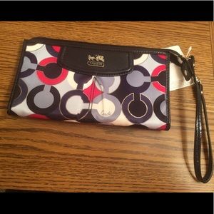 NWT Coach Zippy Wristlet
